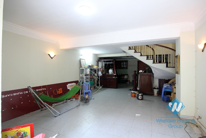 4 bedrooms house for lease in Hoang Hoa Tham street , Ba Dinh district.